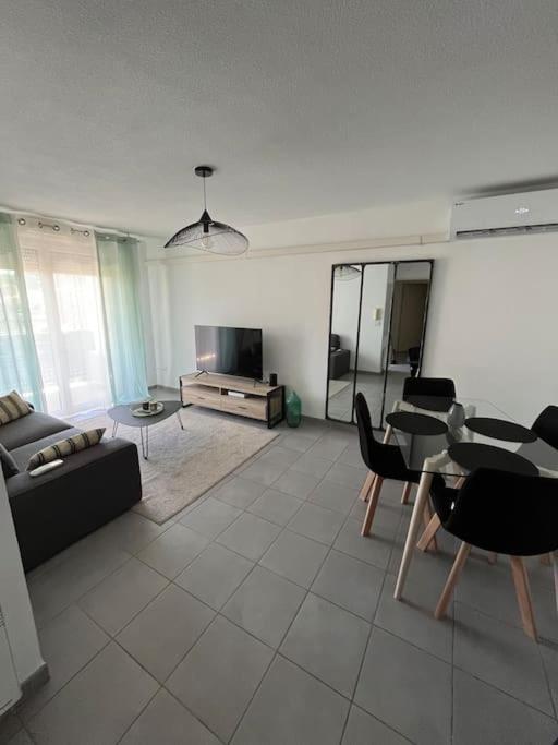 Joli Appt 45 M2 Avec Terrasse Apartment Lunel  Exterior photo